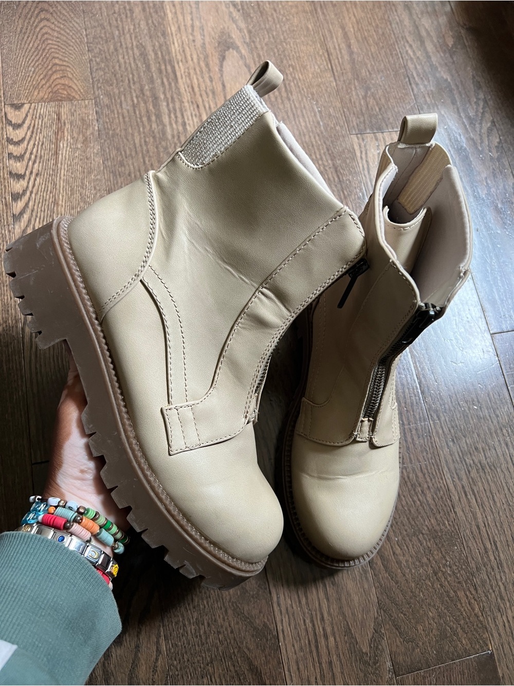 So Women’s Chunky Chelsea Boots in Beige - Stylish Comfort size 7.5